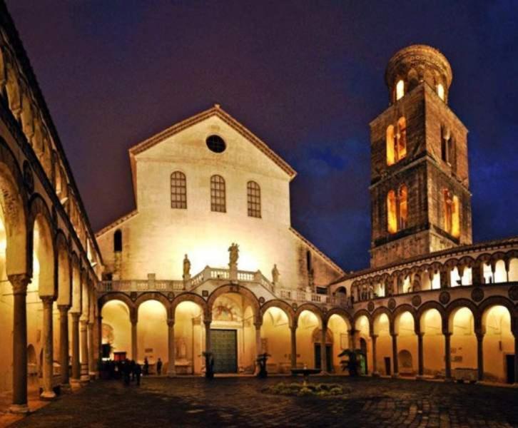 Oasi Al Centro Con Parcheggio Salerno